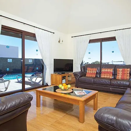 Playa Blanca Sleeps 8 Air Con Wifi